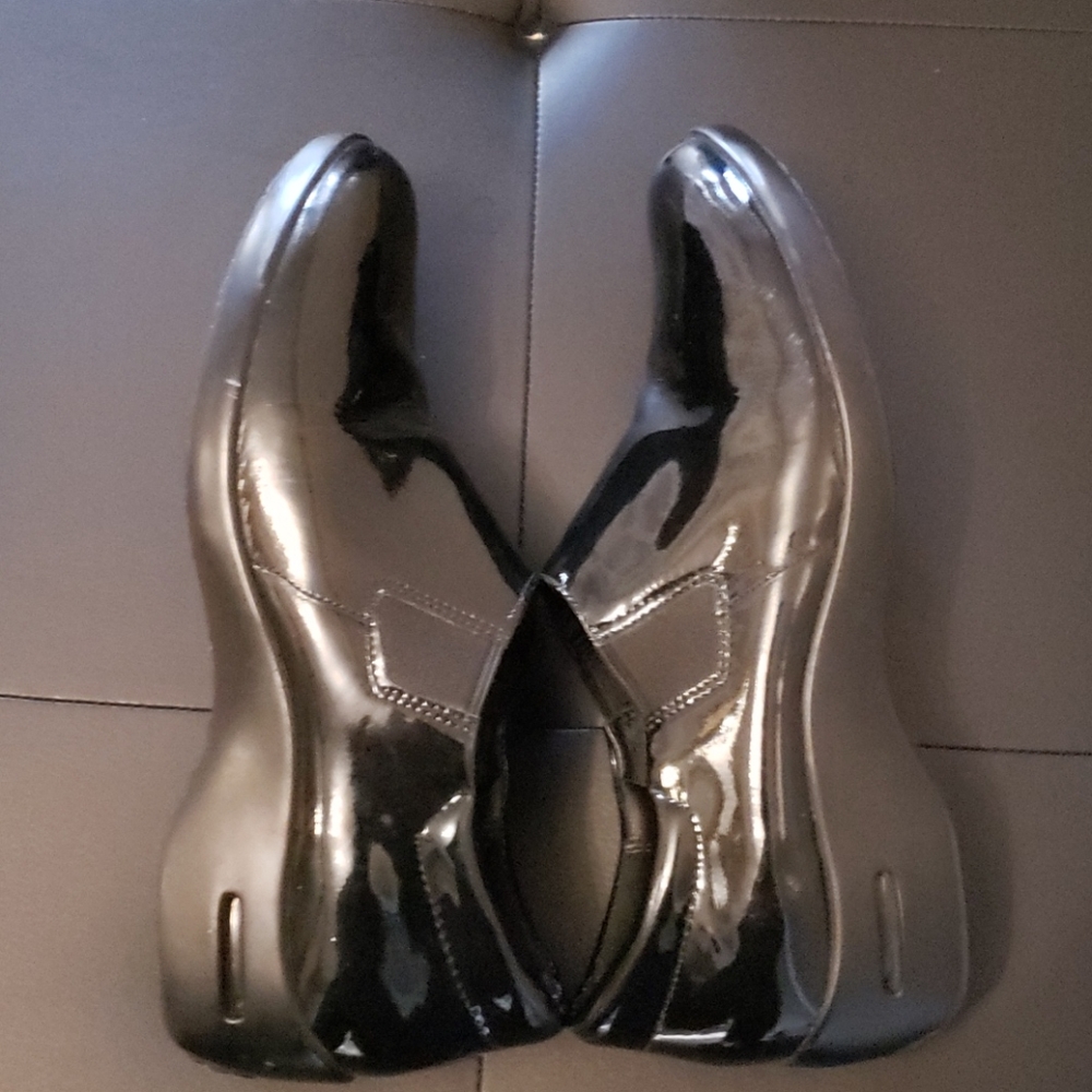 Shoes - Picture 2 of 3